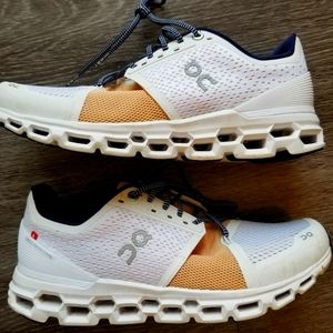 ON Running CloudStratus Womens 9